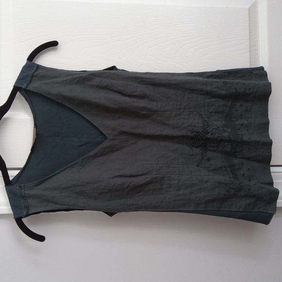 Rozae Nichols Tops - 💥Nwot💥ROZAE NICHOLS Embroidered V-neck Top